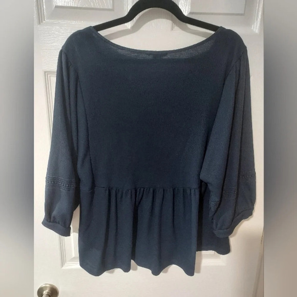 East Adeline Navy Blue 3/4 Sleeve Top in Size 2X - Picture 8 of 9
